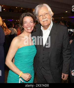 Hamburg Anna Planken und Carlo von Tiedemann Blauer Ball im Grand Elysee Hamburg *** Hamburg Anna Planken and Carlo von Tiedemann Blue Ball at the Grand Elysee Hamburg Copyright: XEibner-Pressefotox EP SWA Foto Stock