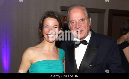 Hamburg Zu Gast: Anna Planken und Enno Freiherr von Ruffin Blauer Ball im Grand Elysee Hamburg *** Hamburg Guest Anna Planken e Enno Freiherr von Ruffin Blue Ball al Grand Elysee Hamburg Copyright: XEibner-Pressefotox EP SWA Foto Stock