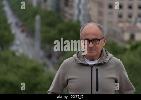 Barcellona, Spagna. 25 aprile 2024. Il Barcelona Film Festival presenta diversi film nell'ambito del festival di Barcellona, con i film "Free Fall, King Peret, Maria Montessori e Jeff Koons: a Private Portrait El Festival de Cine de Barcelona presenta varias pel'culas en el marco del festival barcelons, incluyendo las pel'culas 'Caida libre, El rey Peret, Mar'a Montessori y Jeff Koons: un retrato privado nella foto: pappi corsicato News entertainment - Barcellona, Spagna giovedì 25 aprile 2024 (foto di Eric Renom/LaPresse) crediti: LaPresse/Alamy Live News Foto Stock