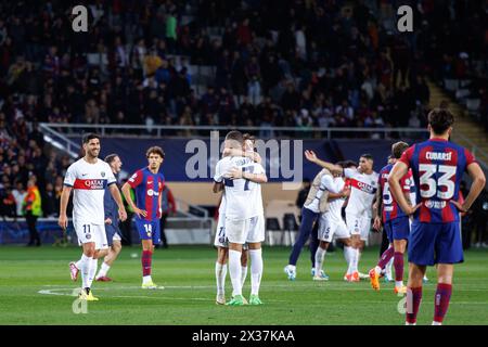 Barcellona, Spagna. 16 aprile 2024. Mbappe celebra la vittoria nella partita di UEFA Champions League tra FC Barcelona e Paris Saint-Germain al Foto Stock