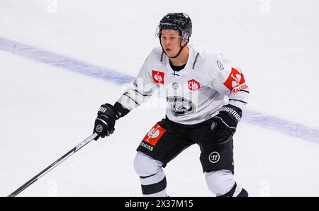 TPS Turku Verteidiger #4 Aleksi Anttalainen während dem Champions Hockey League Spiel gegen den EV Zug. (Zugo, Schweiz, 10.09.2022) Foto Stock