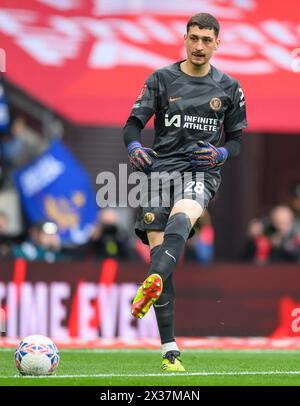 Londra, Regno Unito. 20 aprile 2024 - Manchester City vs Chelsea - semifinale di fa Cup - Wembley. Il portiere del Chelsea Djordje Petrovic in azione. Crediti immagine: Mark Pain / Alamy Live News Foto Stock