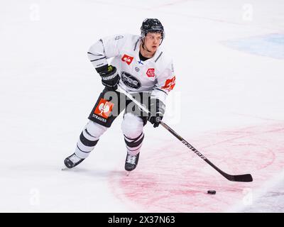 TPS Turku Verteidiger #4 Aleksi Anttalainen während dem Champions Hockey League Spiel gegen den EV Zug ad Aktion. (Zugo, Schweiz, 10.09.2022) Foto Stock