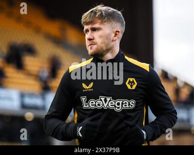 Wolverhampton, Regno Unito. 24 aprile 2024. Wolverhampton, Inghilterra, 24 aprile 2024: Tommy Doyle (20 lupi) si scalda durante la partita di calcio di Premier League tra Wolverhampton Wanderers e Bournemouth allo stadio Molineux di Wolverhampton, Inghilterra (Natalie Mincher/SPP) credito: SPP Sport Press Photo. /Alamy Live News Foto Stock