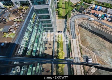 Gli edifici per uffici CTP di sviluppo nel complesso Vlnena a Brno, Repubblica Ceca, 25 aprile 2024. CTP, uno sviluppatore di immobili industriali e logistici nella Repubblica Ceca, è stata fondata da Dutchman Remon Vos nella Repubblica Ceca nel 1998. Sette anni fa, il gruppo è entrato in altri mercati della regione. Oltre alla Repubblica ceca, dove lo sviluppatore ha la maggiore presenza, opera in Slovacchia, Ungheria, Serbia, Romania e Polonia. Affitta 11,8 milioni di metri quadrati di spazio in dieci paesi. L'operazione più significativa della società nel settore amministrativo è stata la locazione di 5, Foto Stock