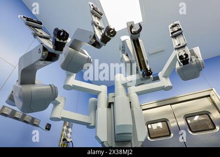 Sala operatoria, chirurgia robotica del cancro alla prostata, robot chirurgico da Vinci, urologia, ospedale Donostia, San Sebastian, Gipuzkoa, paesi Baschi, Spagna Foto Stock