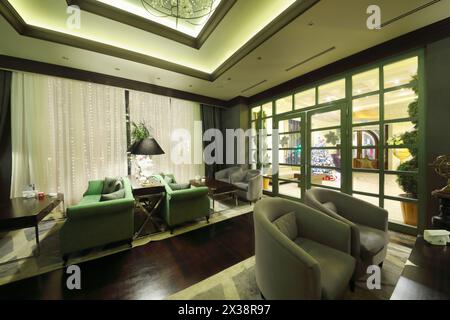 YEREVAN, ARMENIA - 6 GENNAIO 2017: Cafe in Hotel National, creato in stile business, questo confortevole hotel permette ad ogni ospite di sentirsi il benvenuto Foto Stock