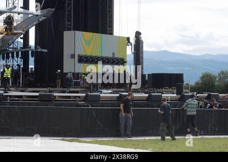 tecnico addetto alla preparazione del palco, suono e luce per un tecnico addetto alla preparazione del palco Foto Stock