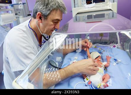 Incubatore, cure mediche, neonatale di unità di cure intensive, ICU, Ospedale Donostia, San Sebastian, Gipuzkoa, Paesi Baschi Foto Stock