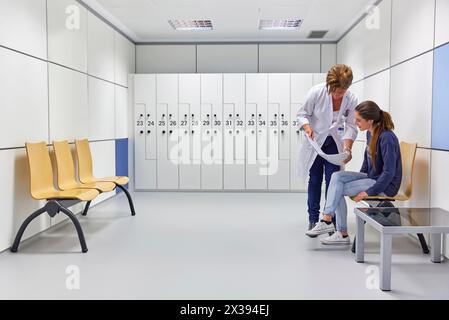 Sala d'attesa, unità di terapia intensiva neonatale, UTI, ospedale Donostia, San Sebastian, Gipuzkoa, paesi Baschi, Spagna Foto Stock