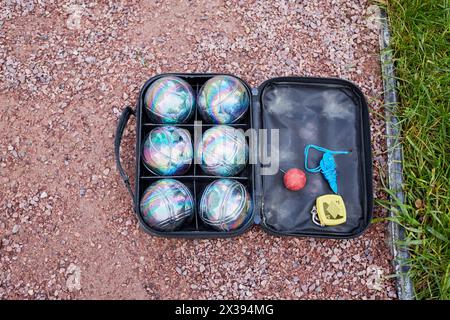 Borsa con set di palline per giochi di petanque. Foto Stock