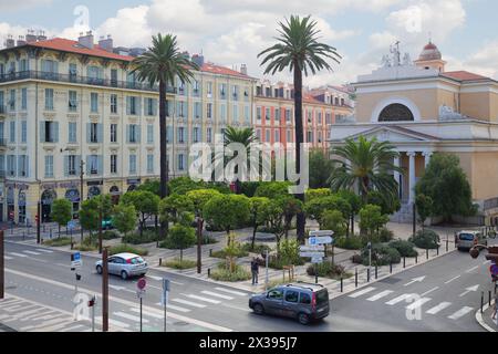 NIZZA, FRANCIA - 24 giugno 2016: Parco Esplanade de la Bourgada e edifici Foto Stock