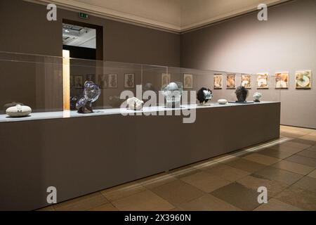 Monaco, Germania. 25 aprile 2024. Liliane Lijn. Alzati vivo alla Haus der Kunst di Monaco, Germania, il 25 aprile 2024. (Foto di Alexander Pohl/Sipa USA) credito: SIPA USA/Alamy Live News Foto Stock