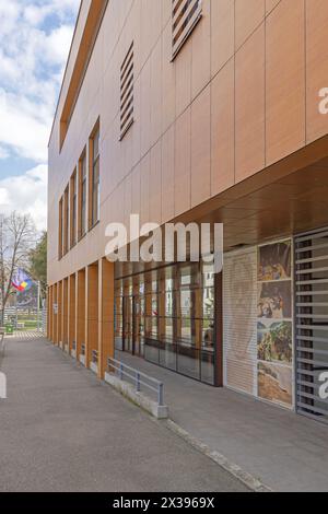 Drobeta Turnu Severin, Romania - 15 marzo 2024: Ingresso all'Anfiteatro Romano e all'edificio del Museo di storia in via Independentei. Foto Stock