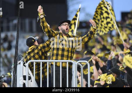 24 aprile 2024: I tifosi dei Columbus Crew tifanno il tifo per la loro squadra contro il C.F. Monterrey nella loro partita a Columbus, Ohio. Brent Clark/Cal Sport Media Foto Stock