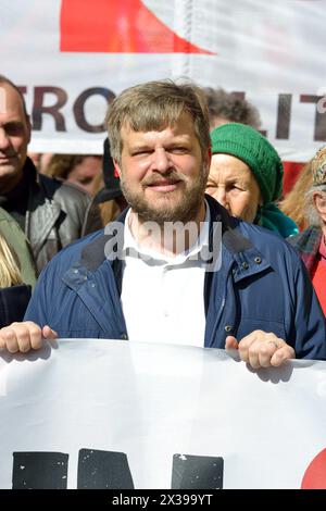 Pierfrancesco Majorino - Partito Democratico a Milano, Italia - 25 aprile 2024 Parata del giorno della liberazione nazifascista Foto Stock