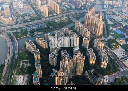 Area residenziale nella moderna città di Guangzhou, fiume Zhujiang, Cina Foto Stock