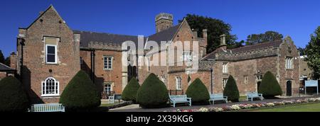 Fiori primaverili a Ayscoughfee Hall e giardini; Spalding Town; Lincolnshire; Inghilterra; Regno Unito Foto Stock