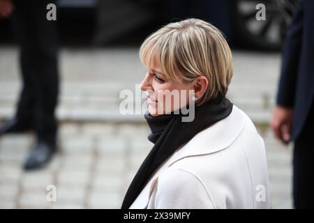 Amburgo, Germania. 25 aprile 2024. Charlene Lynette Grimaldi, Principessa di Monaco, lascia Miniatur Wunderland dopo l'apertura del nuovo Monaco World. Credito: Christian Charisius/dpa/Alamy Live News Foto Stock