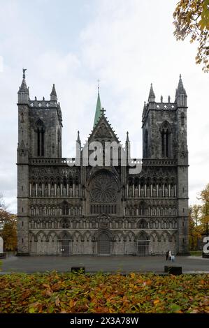 Cattedrale di Nidaros a Trondheim, Norvegia, in autunno Foto Stock