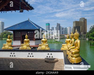 Tempio buddista Gangarama Sima Malaka nella città di Colombo, Sri Lanka, isola di Ceylon Foto Stock