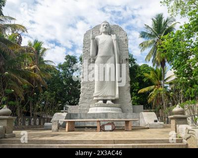 Città di Colombo, Sri Lanka, isola di Ceylon, 2024: Museo dell'indipendenza, statua di Buddha Foto Stock