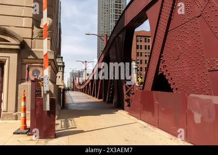 Chicago, Illinois, USA - 22 aprile 2024 - vedute dello storico ponte di LaSalle nella storica citta' di Chicago. Foto Stock