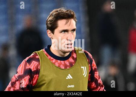 Federico Chiesa della Juventus FC guarda durante la semifinale di Coppa Italia tra SS Lazio e Juventus FC allo Stadio Olimpico il 23 aprile 2024 Foto Stock