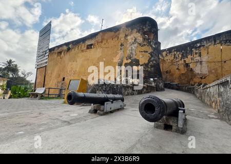 Vecchio forte Jesus nella città keniota di Mombasa sulla costa dell'Oceano Indiano Foto Stock