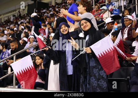 Doha, Qatar. 25 aprile 2024. Qatar Fans Football/Soccer : Coppa d'Asia AFC U23 Qatar 2024 partita dei quarti di finale tra Qatar - Giappone allo stadio Jassim Bin Hamad di Doha, Qatar . Crediti: Yohei Osada/AFLO SPORT/Alamy Live News Foto Stock