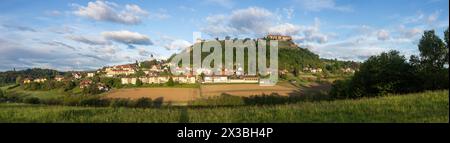 Riegersburg alla luce del mattino, vista panoramica, Riegersburg, regione vulcanica della Stiria, Stiria, Austria Foto Stock
