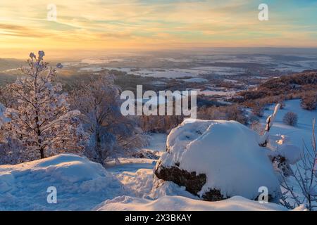 Tramonto a Zollernhorn in inverno, Svevia Alb, Baden-Wuerttemberg, Germania, Castello di Hohenzollern, Zollernalb, Svevia Alb, Baden-Wuerttemberg, Germania Foto Stock