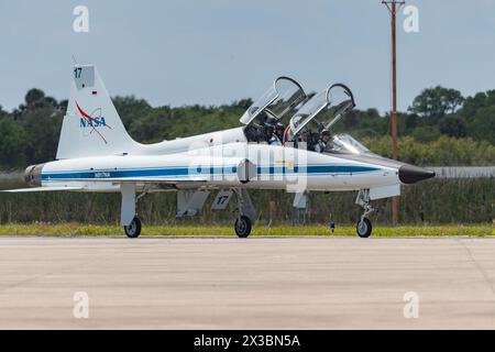 NASA T-38A Talon Jet Lands presso lo Shuttle Landing Facility Foto Stock