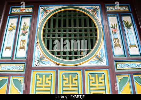 Il bellissimo tempio di Quan Cong nella città vecchia di Hoi An, in Vietnam. Foto Stock