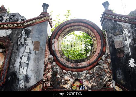 La vecchia porta di Chua Ba Mu nella città vecchia di Hoi An, Vietnam. Foto Stock