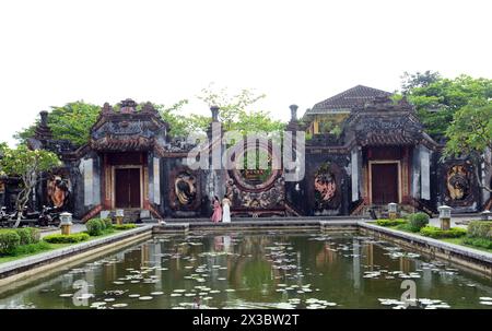 La vecchia porta di Chua Ba Mu nella città vecchia di Hoi An, Vietnam. Foto Stock