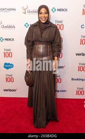 New York, Stati Uniti. 25 aprile 2024. Ibtihaj Muhammad partecipa al gala Time100 al Jaz al Lincoln Center di New York il 25 aprile 2024. (Foto di Lev Radin/Sipa USA) credito: SIPA USA/Alamy Live News Foto Stock