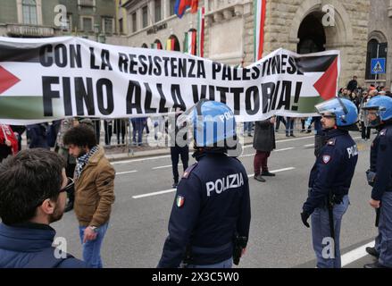 Manifestazione a Bergamo per la Palestina libera e contro la manifestazione del 25 aprile a Bergamo, Lombardia, Italia Foto Stock