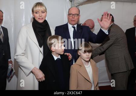 Monaco-Abschnitt im Miniatur Wunderland Wird eröffnet Fuerstin Charlene und Fuerst Albert II von Monaco, Jacques, Gabriella, Frederik & Gerit Braun, Eroeffnung des Monaco Abschnitts im Miniatur Wunderland Hamburg durch den Fuerst und die Fuerstin von Monaco, Amburgo, 25.04.2024 *** viene aperta la sezione Monaco in Miniatur Wunderland Principessa Charlene e Principessa Alberto II di Monaco, Jacques, Gabriella, Frederik Gerit Braun, apertura della sezione Monaco in Miniatur Wunderland Amburgo dal Principe e Principessa di Monaco, Amburgo, 25 04 2024 Copyright: xEventpressxBecherx Foto Stock