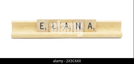Miami, Florida 4-18-24 Popolare bambina neonata nome di ELANA realizzato con piastrelle di legno quadrate lettere dell'alfabeto inglese con colore naturale e venatura Foto Stock