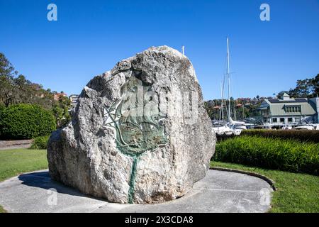 HMS Sirius nave ammiraglia della prima flotta, targa e 1989 bassorilievo celebra 200 anni dall'insediamento europeo a Mosman, Sydney, Australia Foto Stock