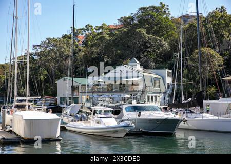 Mosman Rowers club a Mosman Bay, aperto nel 1911 e uno dei club sportivi più antichi di Sydney, Sydney, NSW, Australia, con Mosman Marina Foto Stock