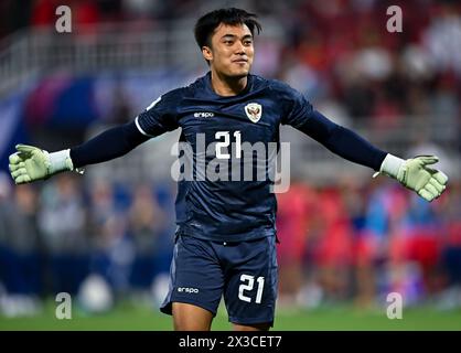 Doha, Qatar. 25 aprile 2024. Ernando Ari Sutaryadi dell'Indonesia reagisce durante i quarti di finale di calcio tra Corea del Sud e Indonesia della Coppa d'Asia 2024 dell'AFC U23 a Doha, Qatar, 25 aprile 2024. Crediti: Nikku/Xinhua/Alamy Live News Foto Stock