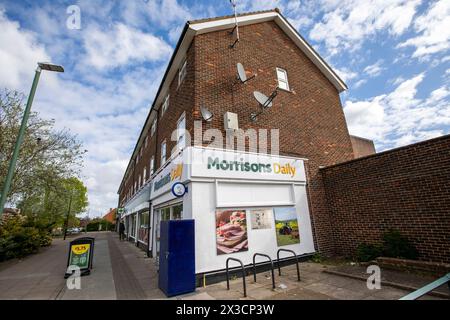 Morrisons Daily - un minimarket gestito dal supermercato Morrisons come alternativa al tradizionale negozio all'angolo. Slade Green, Kent, Regno Unito Foto Stock