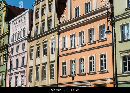 Case cittadine sulla piazza del mercato a Breslavia Foto Stock