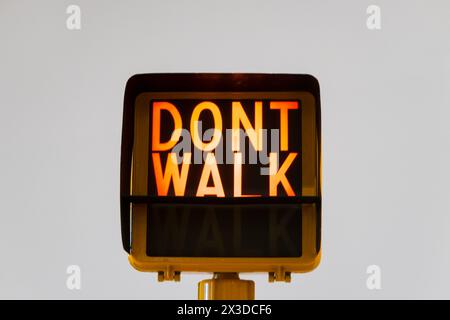 Cartello "non camminare", Manhattan, New York, U.S.A Foto Stock