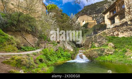 Sentiero Paseo del Molinar, cascata del fiume Molinar, Tobera, Parco naturale Montes Obarenes-San Zadornil, Las Merindades, Burgos, Castilla y León, Spagna, UE Foto Stock