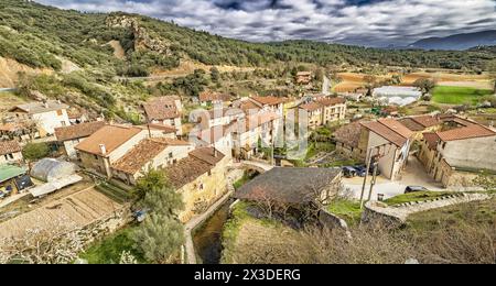 Sentiero Paseo del Molinar, cascata del fiume Molinar, Tobera, Parco naturale Montes Obarenes-San Zadornil, Las Merindades, Burgos, Castilla y León, Spagna, UE Foto Stock