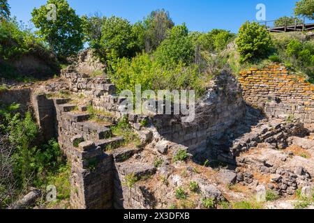 Rovine dell'antica città di Troia in primavera. Visita la foto del concept della Turchia. Foto Stock