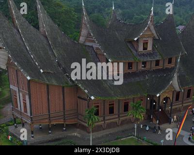 Pagaruyung palazzo tradizionale della comunità tradizionale a Padang, Sumatra occidentale, Indonesia Foto Stock